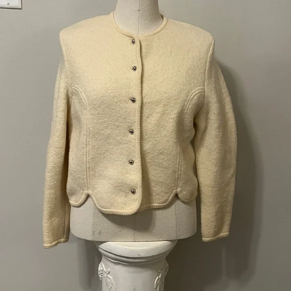 Carroll Reed Scallop-Edge Cream Button Front Jacket - Picture 2 of 8